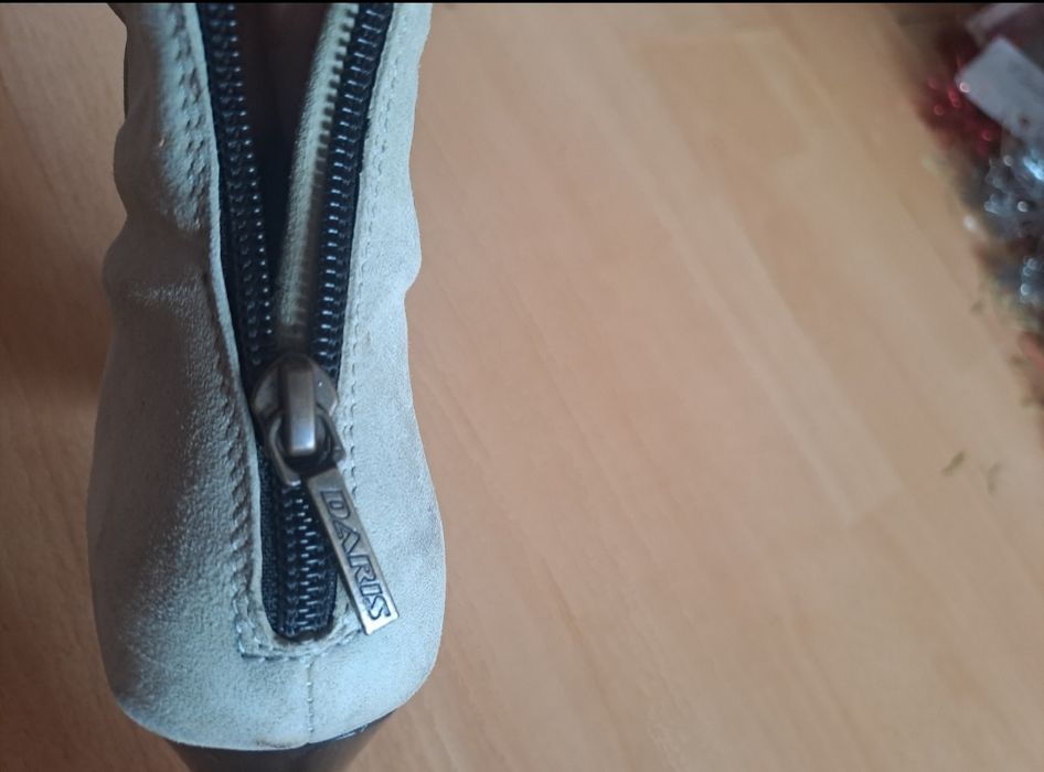 Daris естествен велур боти