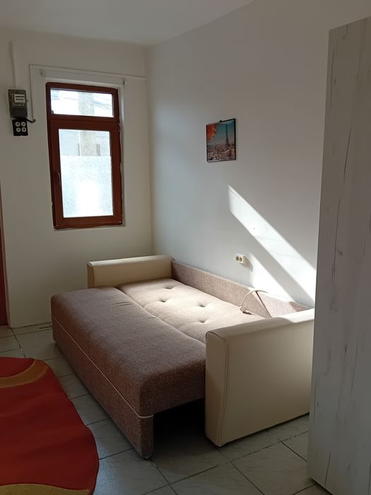 Închiriez cameră la curte