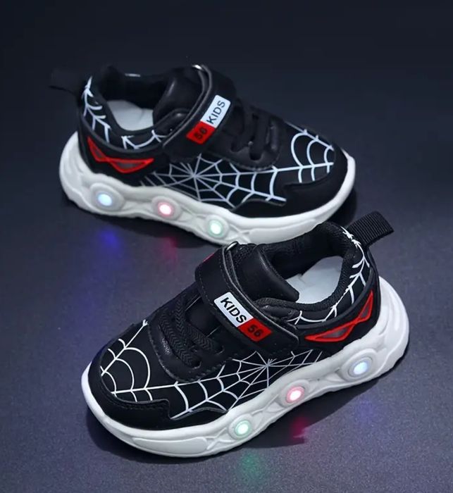 Adidași cu luminițe