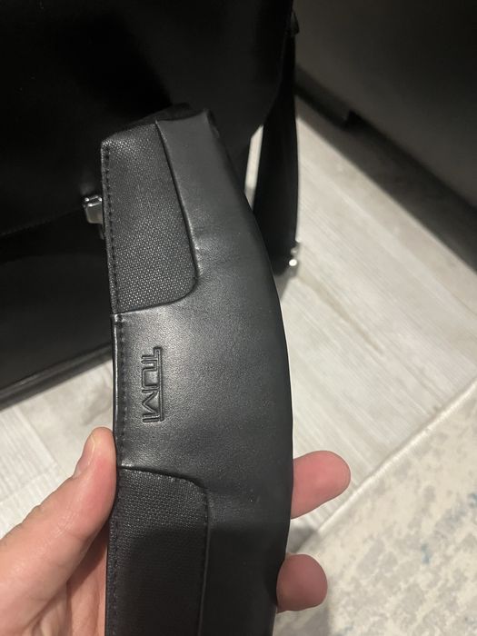 Продам портфель tumi