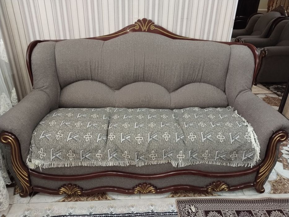 Срочно продам диван