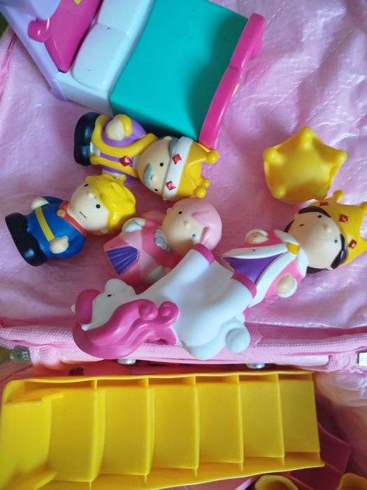 Замък със забавни мелодии и фигурки