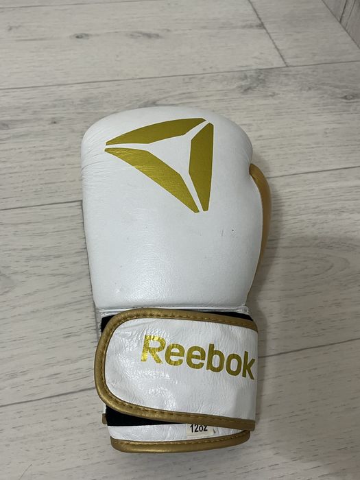 Боксерская перчатка