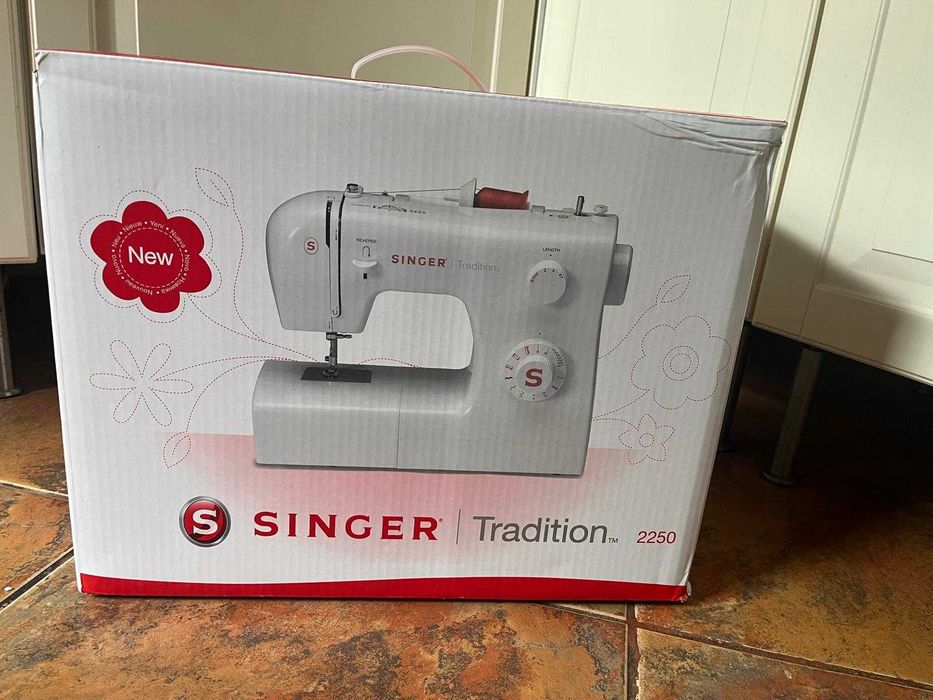 Masina de cusut Singer Tradition 2250, 10 Programe, Alb, 2 utilizari