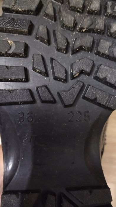 Продам зимние берцы 36 размера