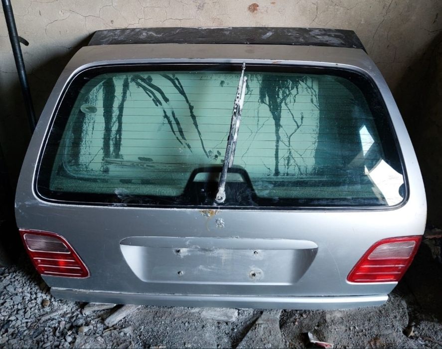 Крышки багажника на Mercedes w210 3шт. Читаем описание