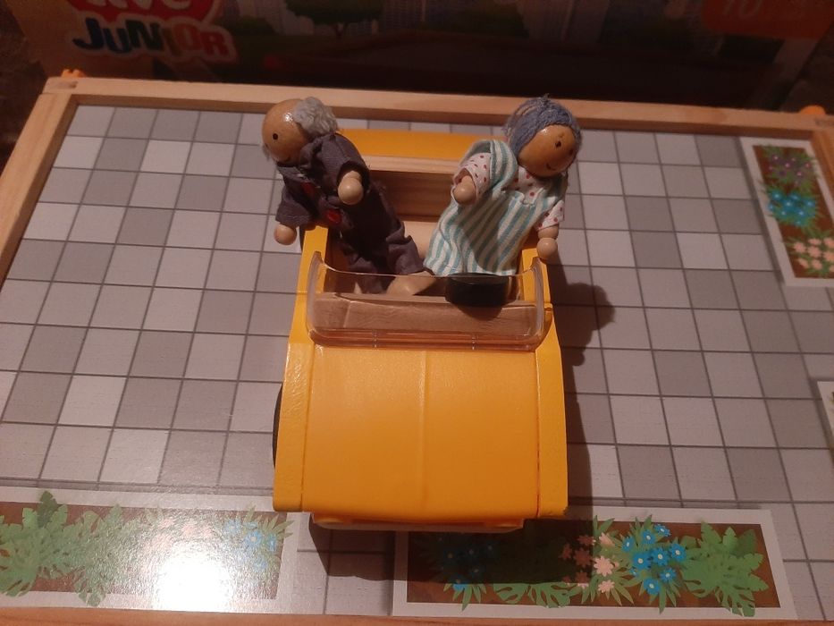 Нова дървена къща за кукли