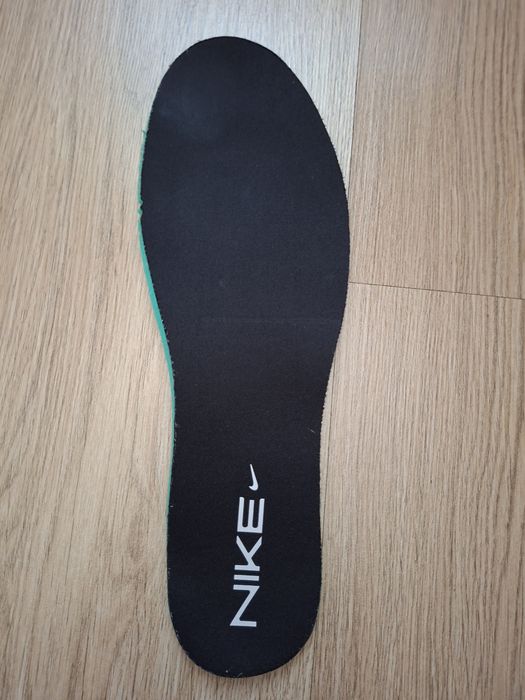 Оригинални маратонки на Nike.
