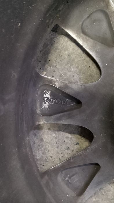 От Тойоты Камри 40 оригинал R16