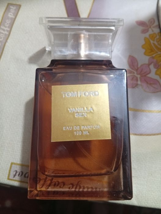 Vand parfum damă