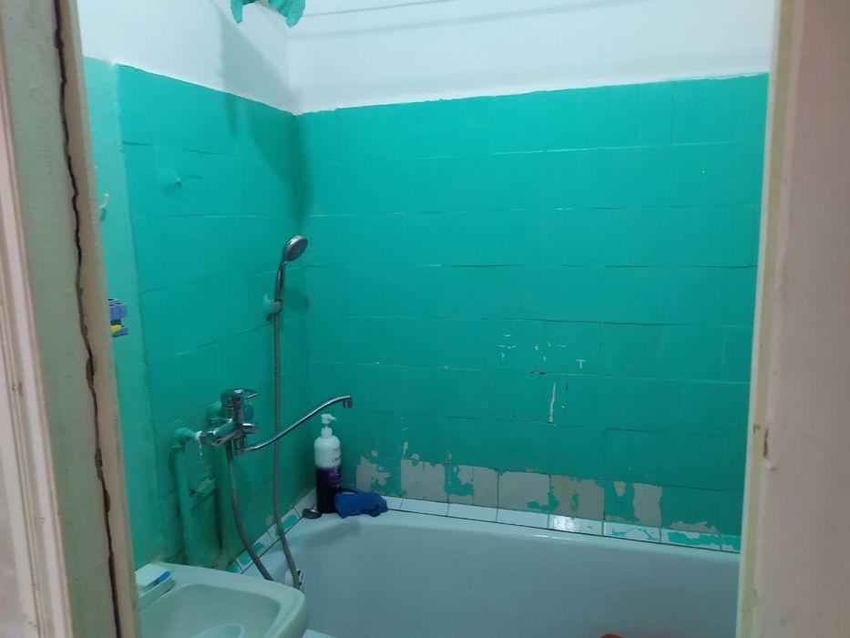 СрочнПродаётся своя 2 ком квартира сергели раён куйлук 5    балкон 2*3