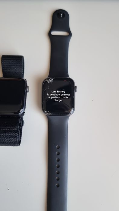Lot 4 Apple watch serie 5 si 4 Piese de schimb