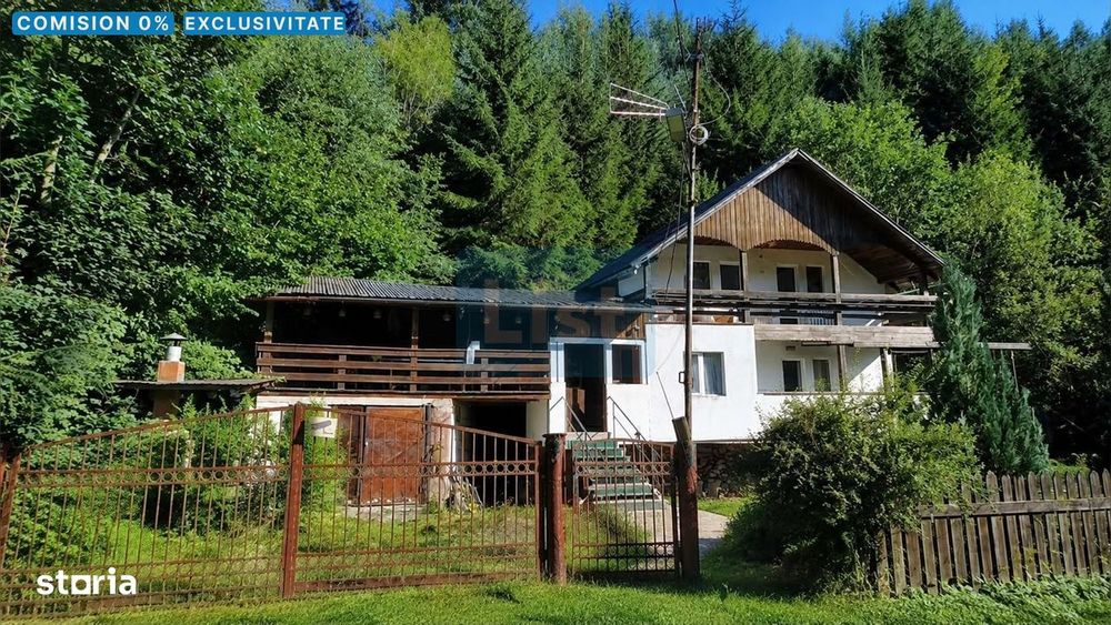 Vilă exclusivă cu ciubăr la munte Teren 8573 mp Cabană 136 mp Vama