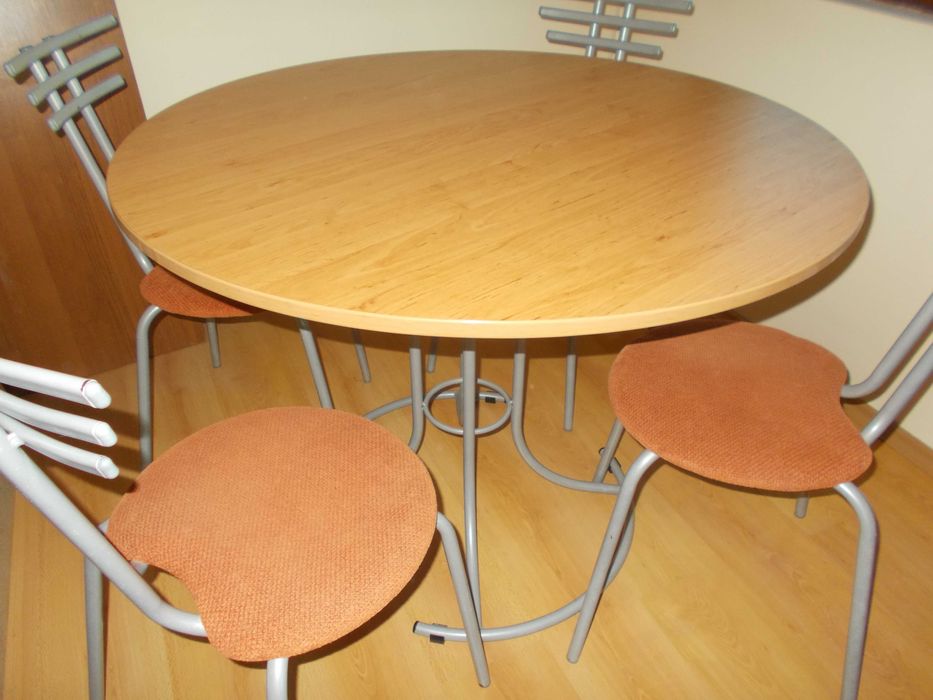 Маса трапезна със столове