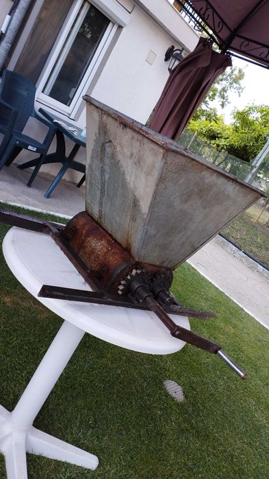 Машина за мелене на грозде