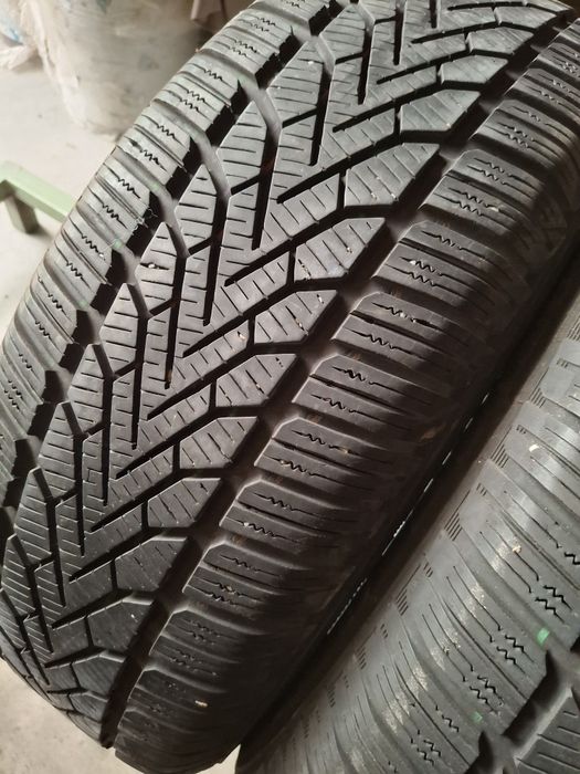 2 Anvelope de iarnă 215 65 r16 Semperit