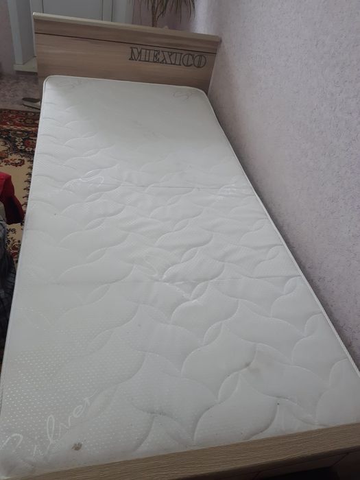 Продам кровать полуторка