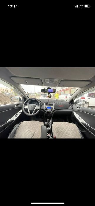 Hyndai accent aftomabil