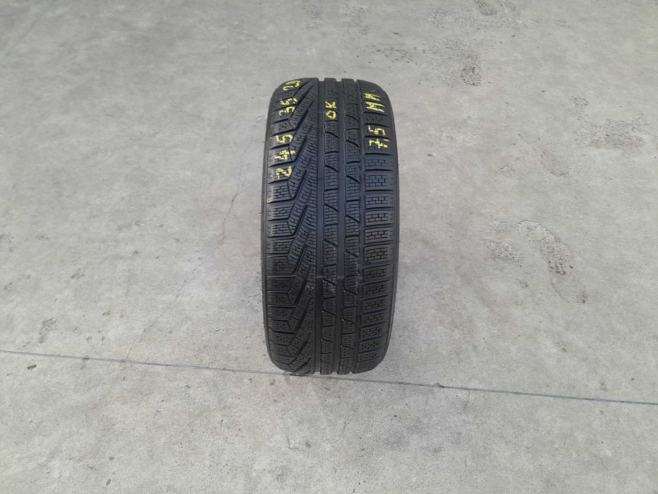 O anvelopa iarna 245 35 20 pirelli sottozero 2 profil de 7,5 mm
