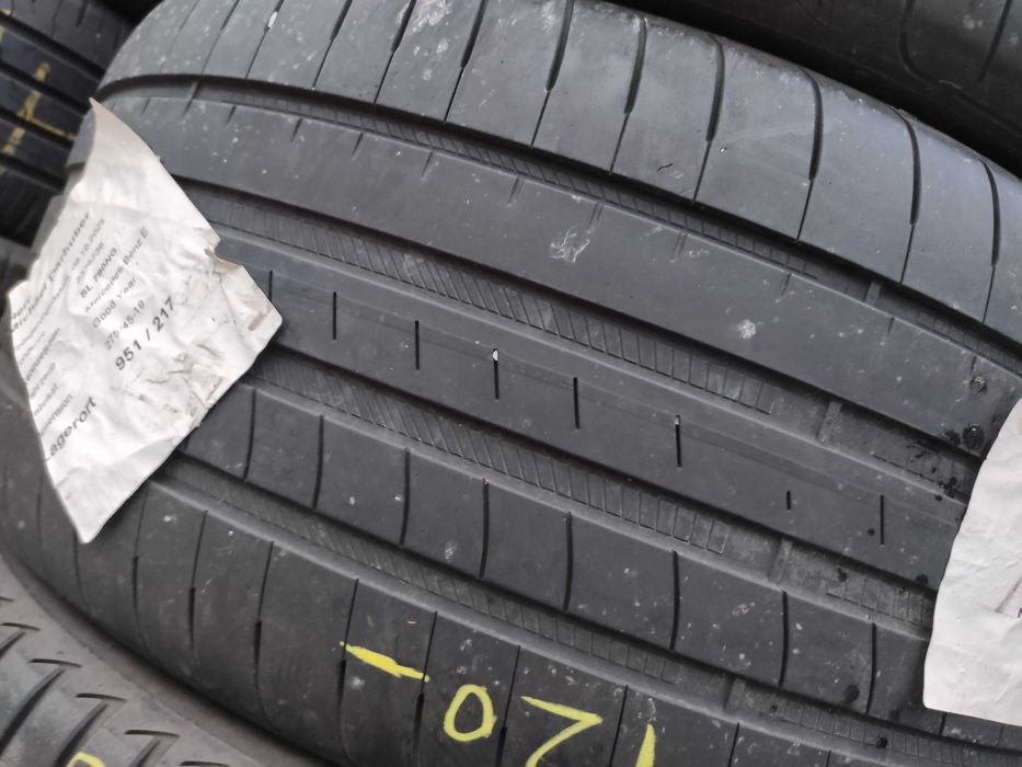 2бр Летни гуми 275 40 18 - Goodyear