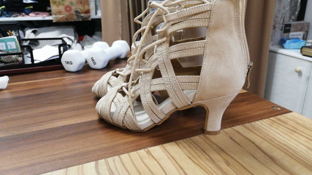 Нови обувки за танци, 35 номер