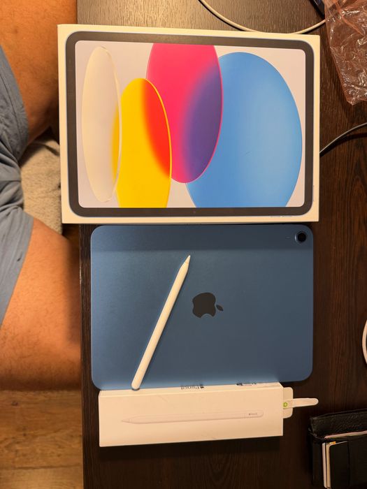 Продавам iPad MD4A4HC/A iPad Wi-Fi 128GB Blue + Apple Pencil
