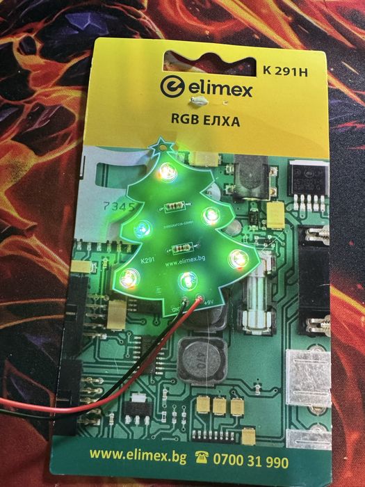 Светеща LED Елха (RGB) – Ръчно изработена декорация