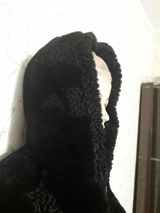 Шуба цигейковая с каракулевыми вставками