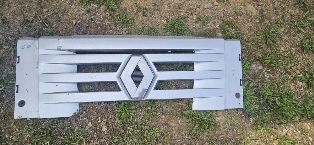 Решетка радиатора Рено Магнум