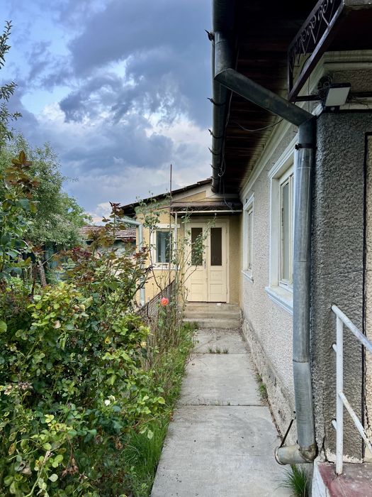 Proprietate casa în centru Bonțida, ideal pentru dezvoltatori, 200 m de Castelul Bánffy, teren 1.642 mp