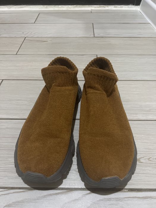 Продам кросовки, женские 38 размер, мужские 43 размер, новые, батыс 2.