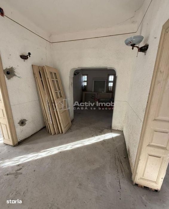 Casa individuala reconditionata partial-Teren 900 mp-Toate utilitatile