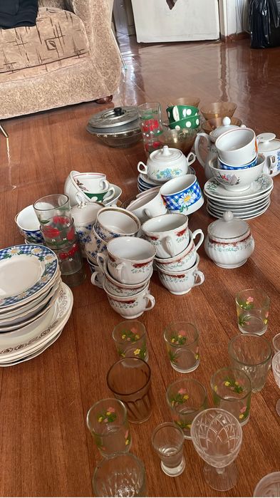 Продаю Наборы сервизов .