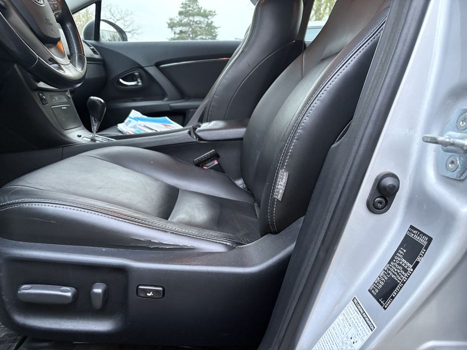 Toyota Avensis echipare Top