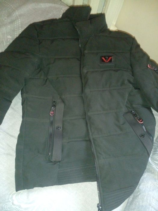 Kurtka sotiladi bolalarniki