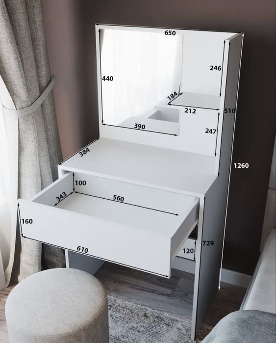 Продам туалетный столик с зеркалом