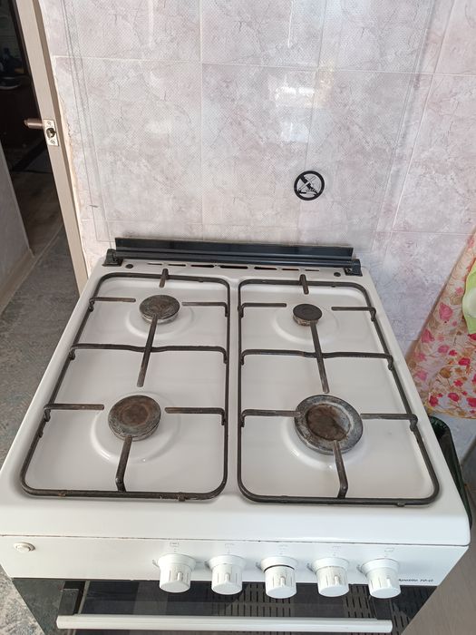 Газовая плита  б.у