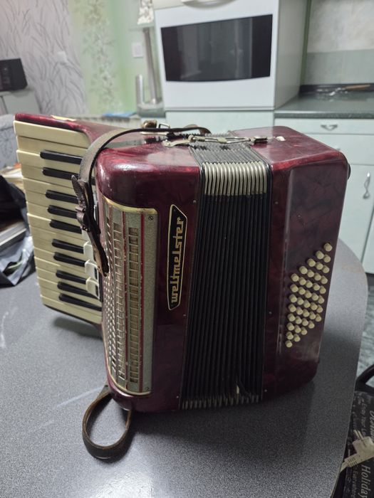 Продавам акордеон
