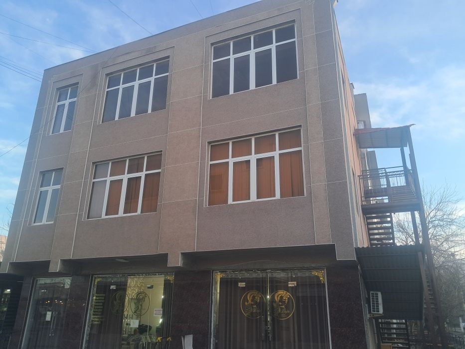 Noturar  bino  3 etaji arendaga beriladi !