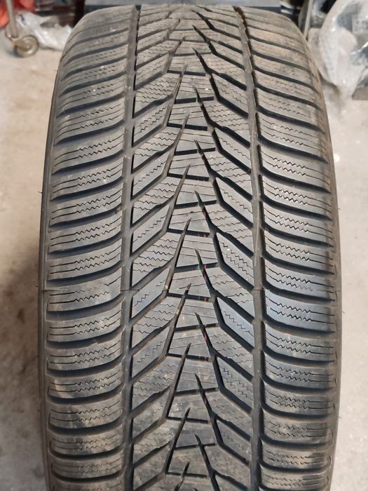 2бр.зимни гуми 245 40 18 Hankook