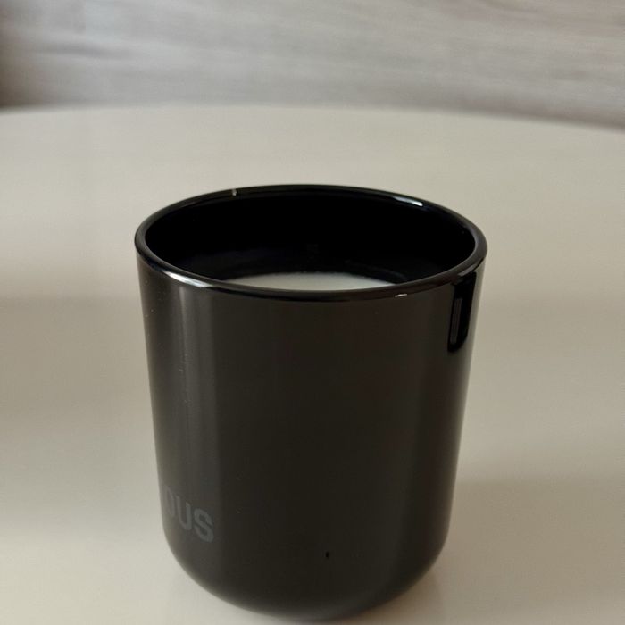 Свещ с аромат на парфюм