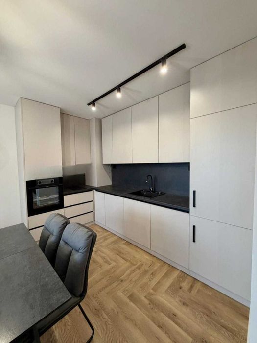 Дустаен апартамент в Остромила