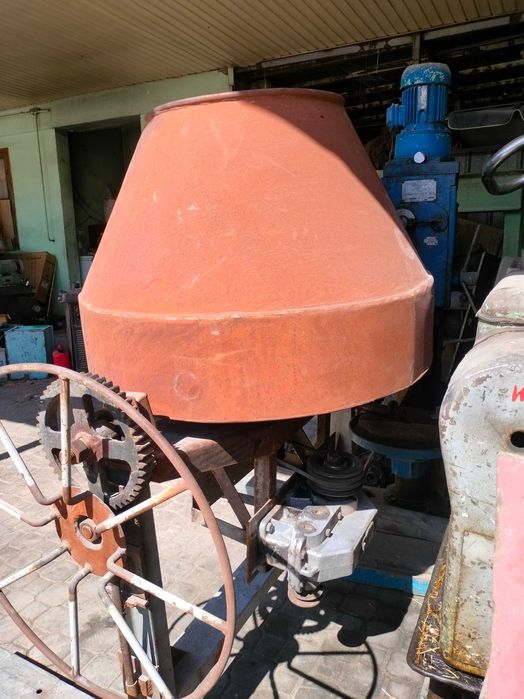 Продам бетоно мешалку новая
