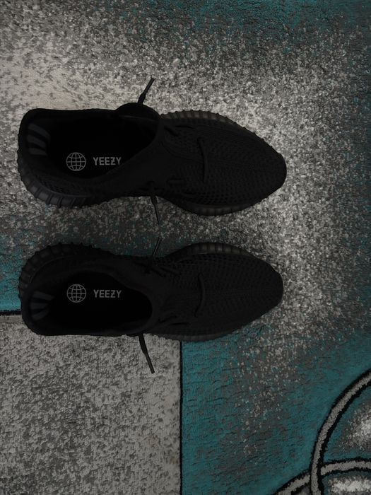 Yeezy 350 V2 black