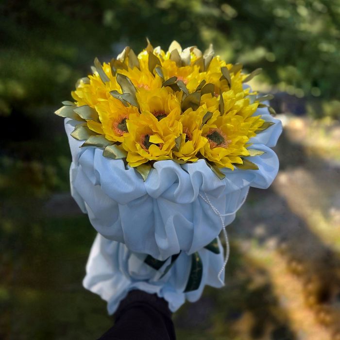 Disponibil pentru predare Iasi -buchet de floarea soarelui din satin