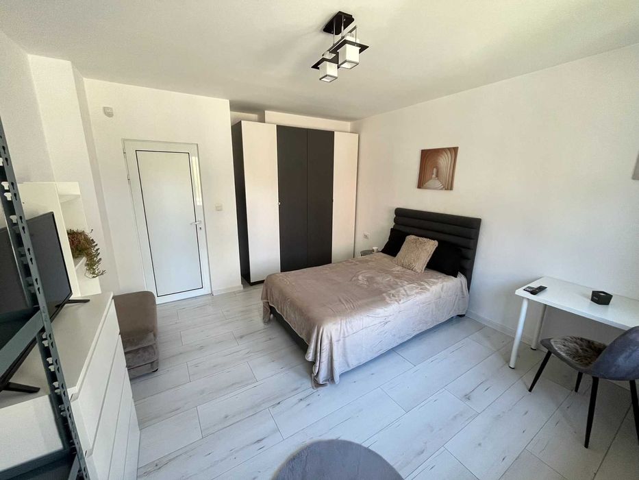 Тристаен апартамент в Манастирски ливади на ул.Иван Сусанин и гараж