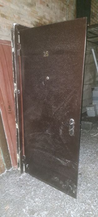 Продам Двери б/у