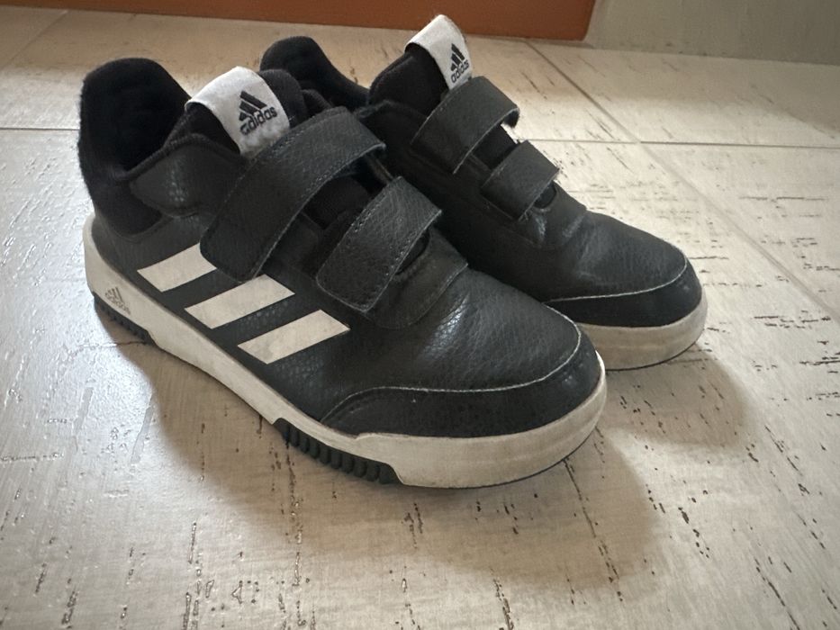 Vand adidasi Adidas negri, imitatie piele, marimea 33