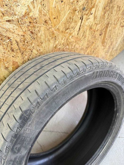 продам б/у летнюю резину 235/45/18