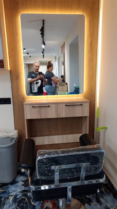 Продается кресло для парикмахеров